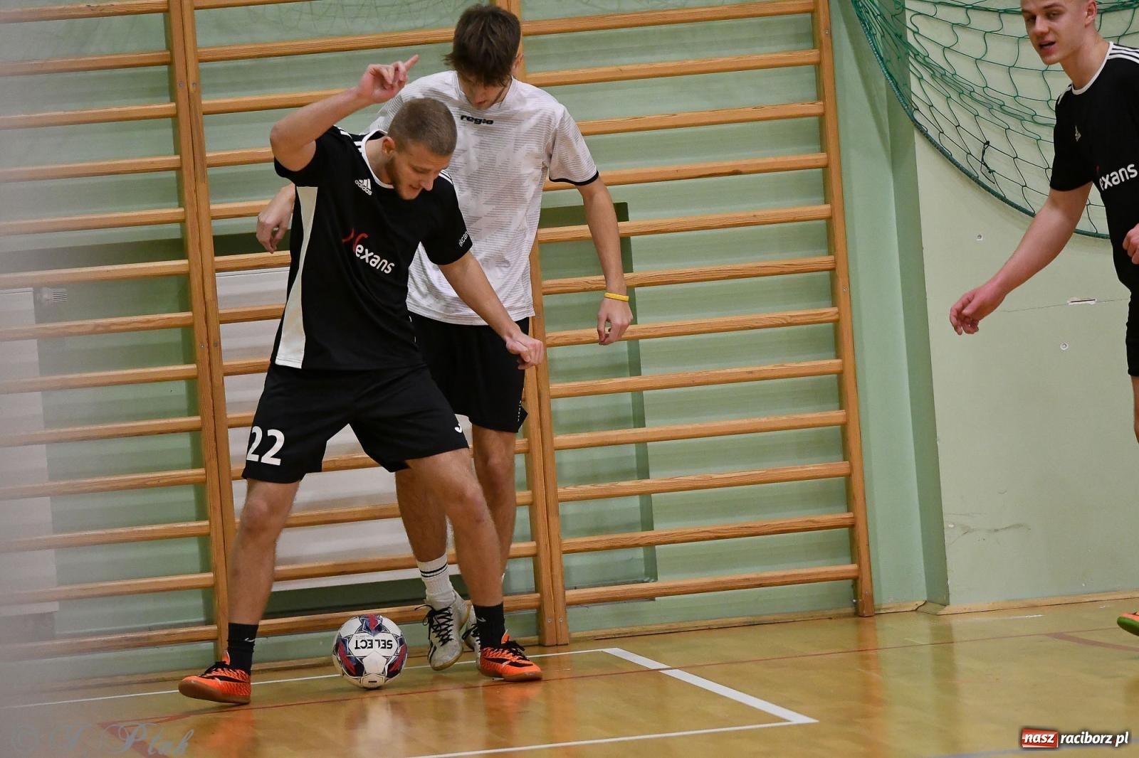 Zdjęcie w galerii na portalu naszraciborz.pl: Futsalowe emocje na zakończenie roku [FOTO] wiadomości z regionu