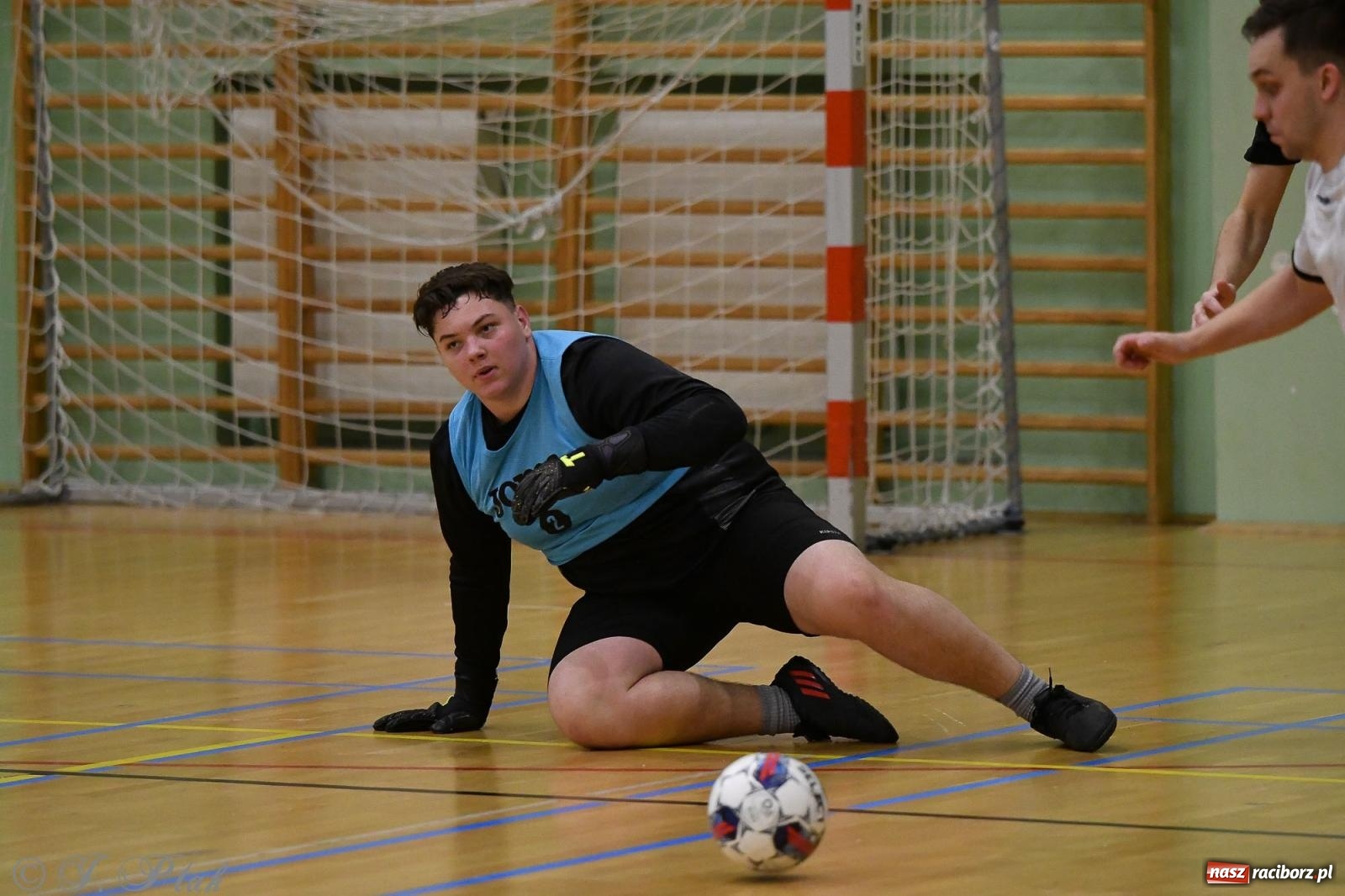 Zdjęcie w galerii na portalu naszraciborz.pl: Futsalowe emocje na zakończenie roku [FOTO] wiadomości z regionu