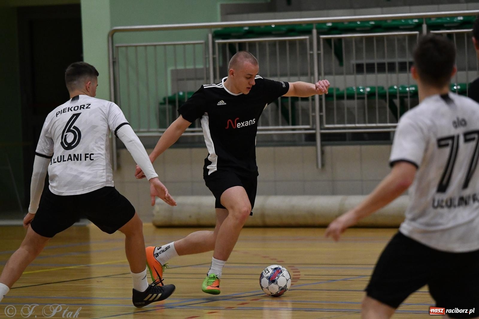 Zdjęcie w galerii na portalu naszraciborz.pl: Futsalowe emocje na zakończenie roku [FOTO] wiadomości z regionu