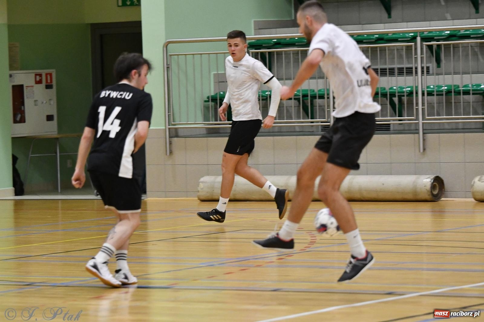 Zdjęcie w galerii na portalu naszraciborz.pl: Futsalowe emocje na zakończenie roku [FOTO] wiadomości z regionu