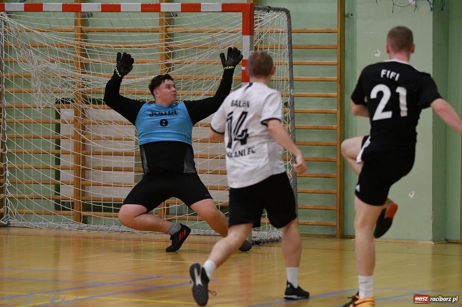 Zdjęcie w galerii na portalu naszraciborz.pl: Futsalowe emocje na zakończenie roku [FOTO] wiadomości z regionu