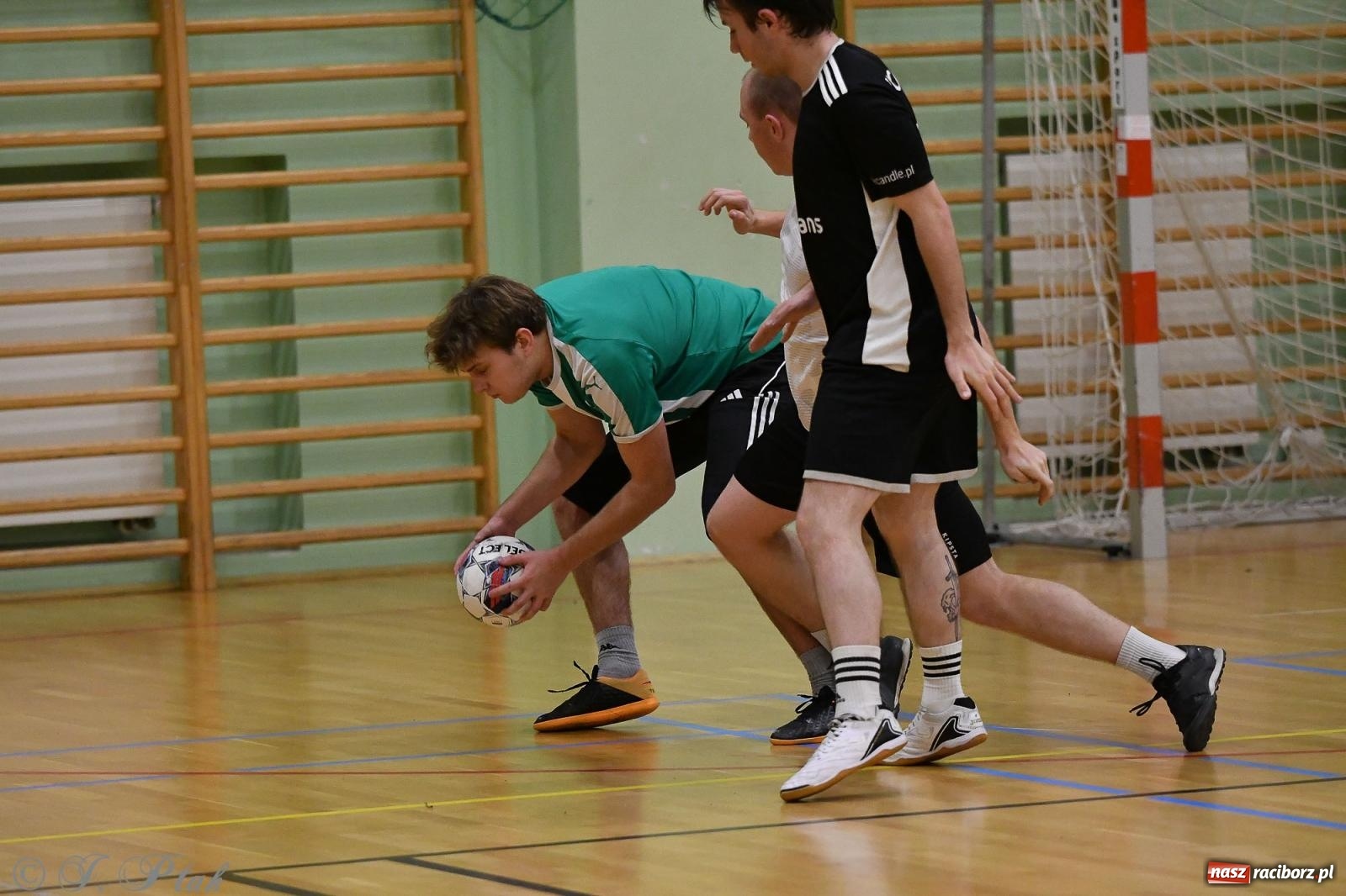 Zdjęcie w galerii na portalu naszraciborz.pl: Futsalowe emocje na zakończenie roku [FOTO] wiadomości z regionu