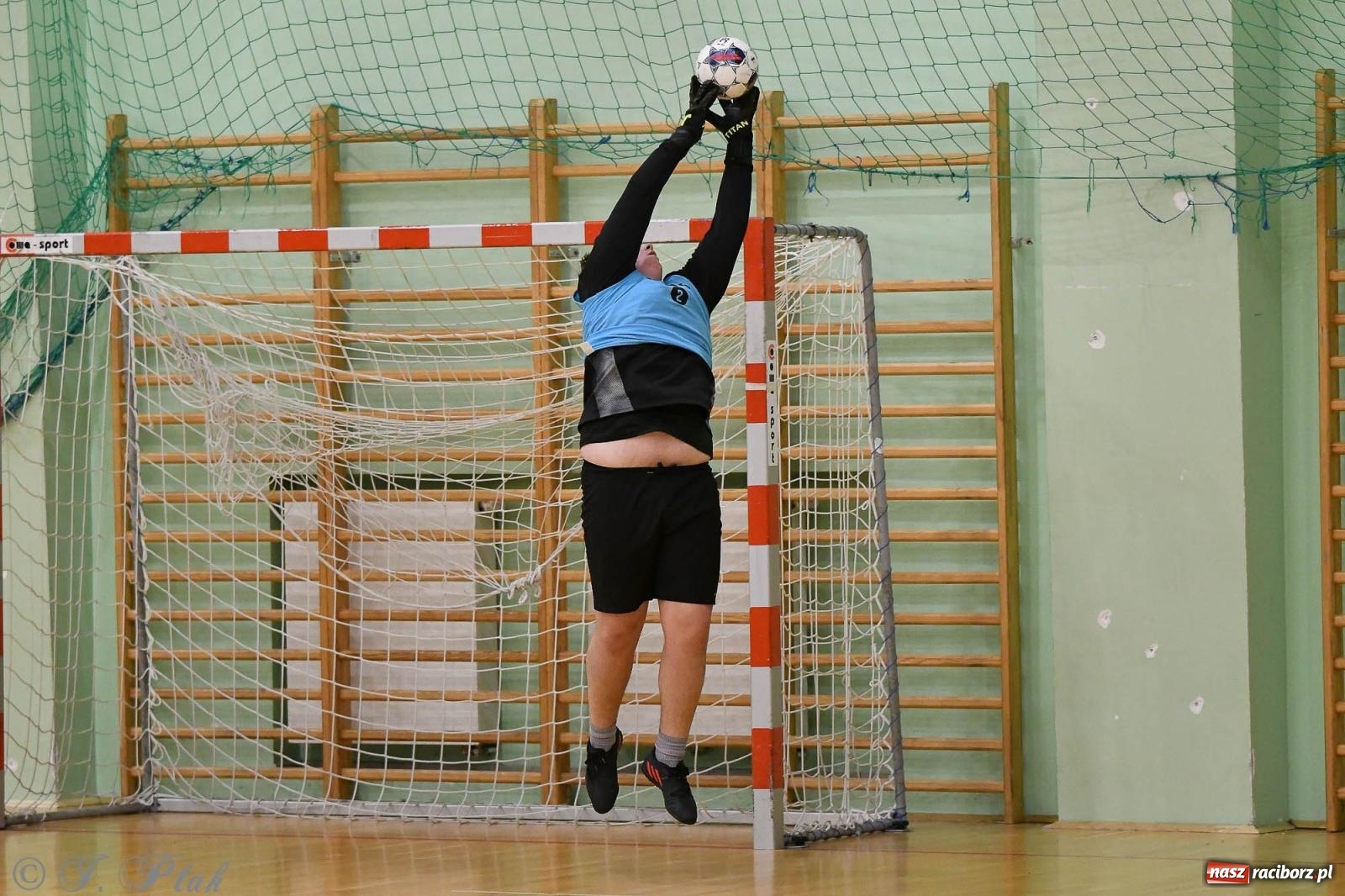 Zdjęcie w galerii na portalu naszraciborz.pl: Futsalowe emocje na zakończenie roku [FOTO] wiadomości z regionu