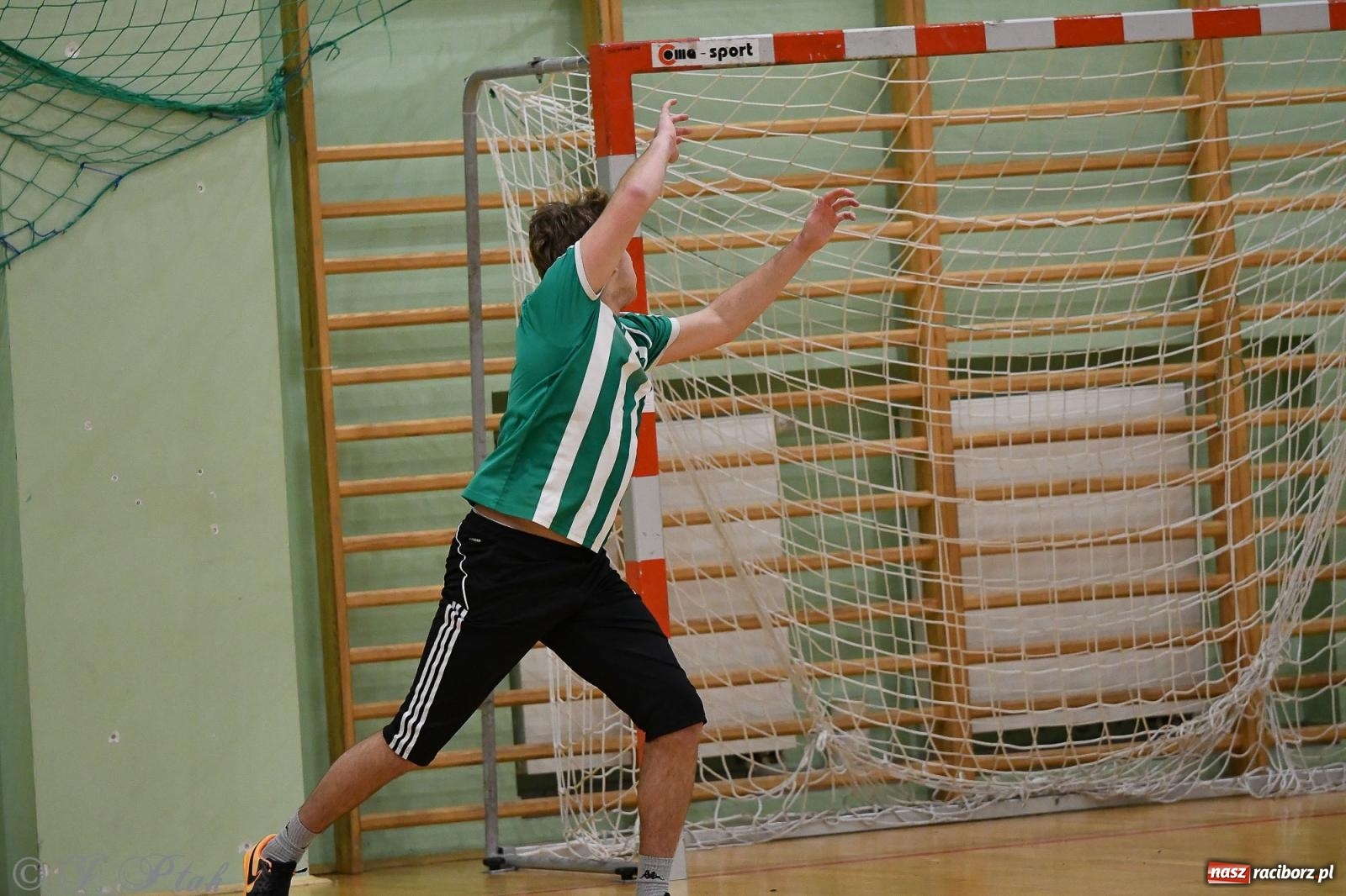 Zdjęcie w galerii na portalu naszraciborz.pl: Futsalowe emocje na zakończenie roku [FOTO] wiadomości z regionu