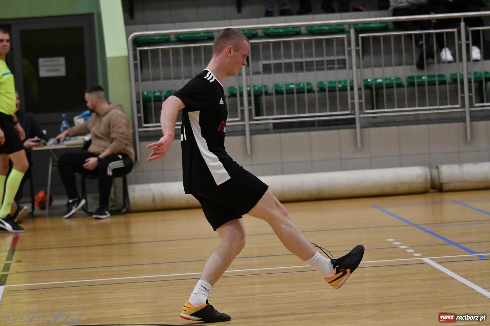 Zdjęcie w galerii na portalu naszraciborz.pl: Futsalowe emocje na zakończenie roku [FOTO] wiadomości z regionu