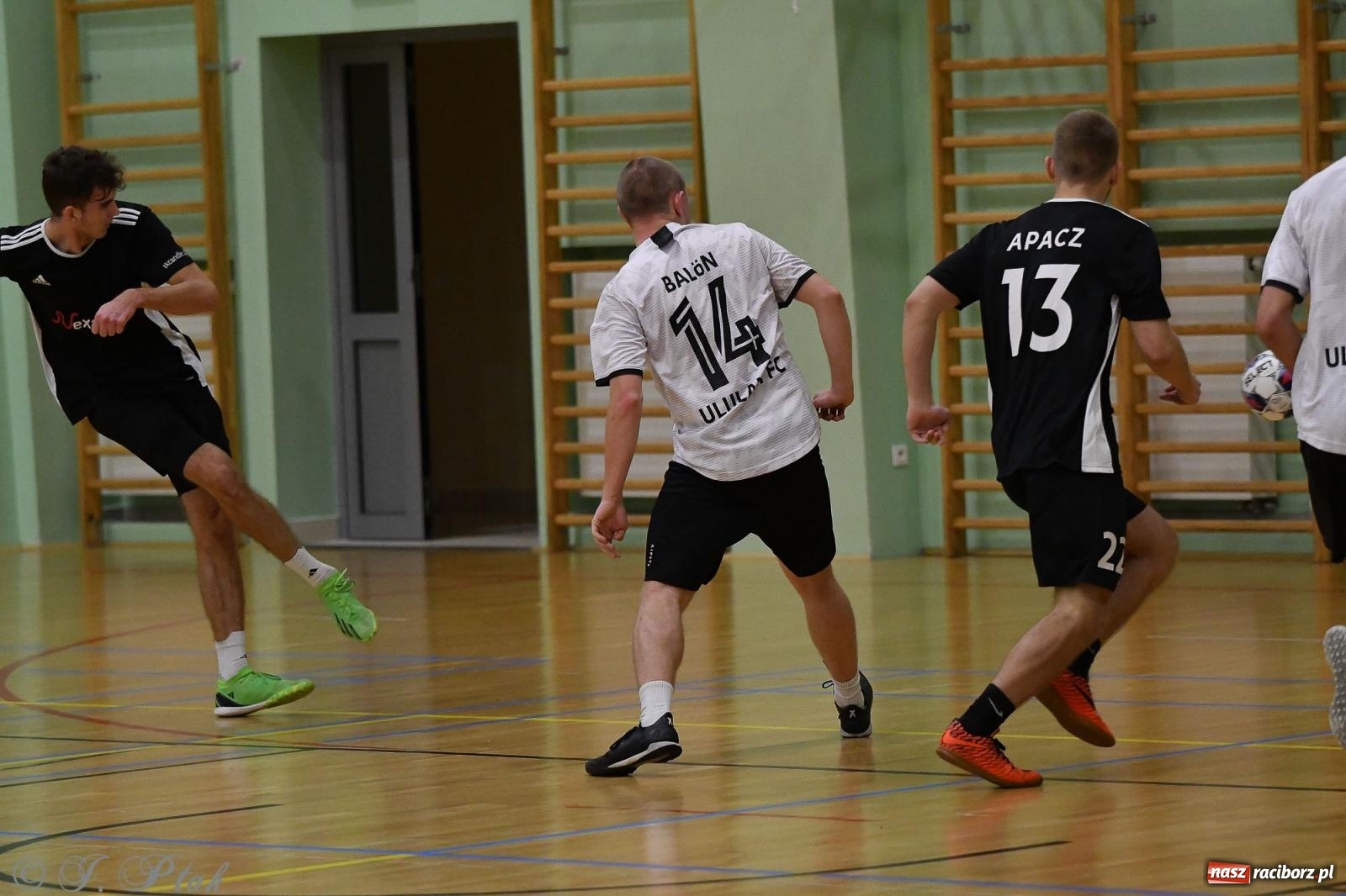 Zdjęcie w galerii na portalu naszraciborz.pl: Futsalowe emocje na zakończenie roku [FOTO] wiadomości z regionu