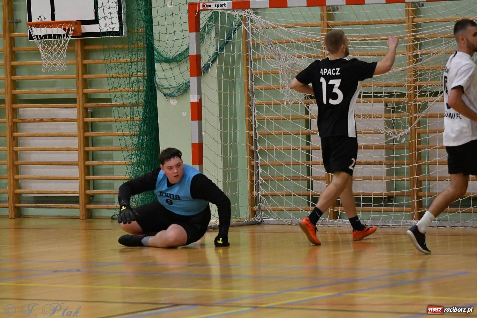 Zdjęcie w galerii na portalu naszraciborz.pl: Futsalowe emocje na zakończenie roku [FOTO] wiadomości z regionu