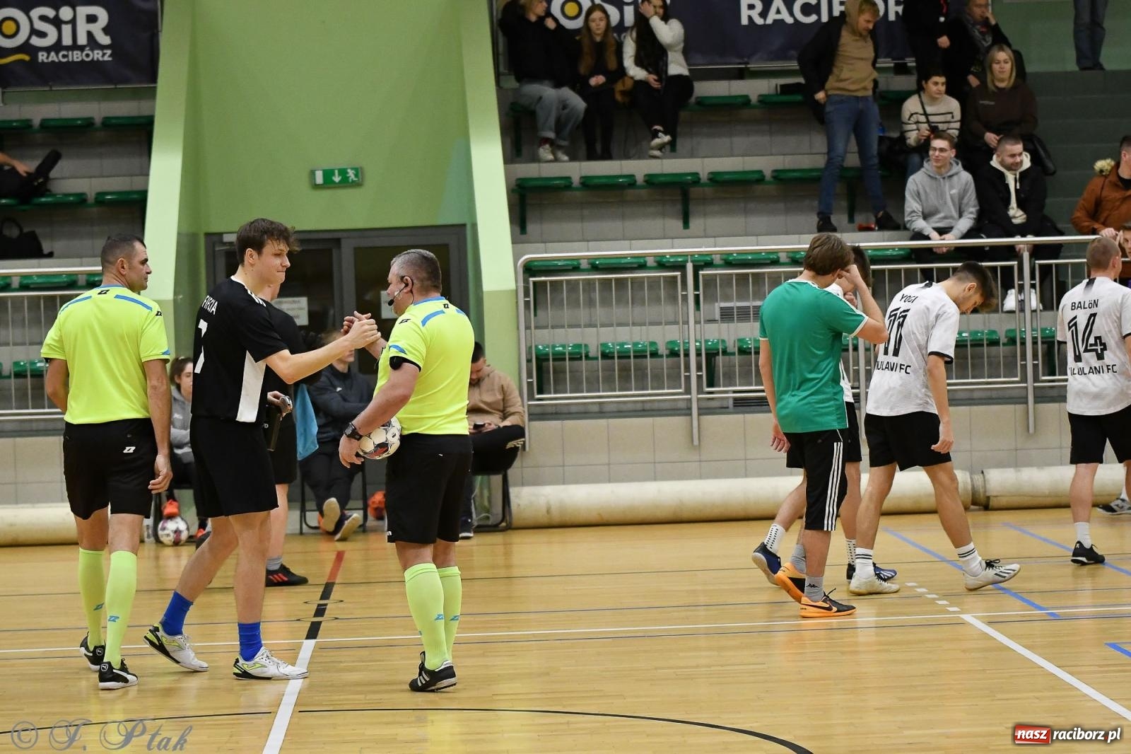 Zdjęcie w galerii na portalu naszraciborz.pl: Futsalowe emocje na zakończenie roku [FOTO] wiadomości z regionu