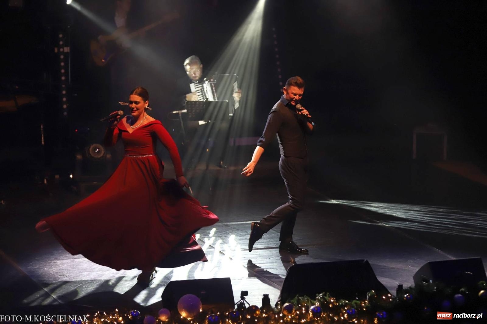 Zdjęcie w galerii na portalu naszraciborz.pl: Tak raciborzanie witali nowy rok w RCK. Filmowa gala sylwestrowa [FOTO i WIDEO] wiadomości z regionu