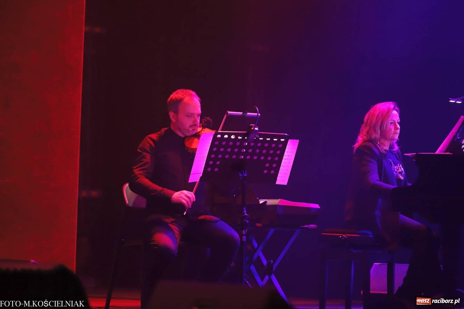 Zdjęcie w galerii na portalu naszraciborz.pl: Tak raciborzanie witali nowy rok w RCK. Filmowa gala sylwestrowa [FOTO i WIDEO] wiadomości z regionu