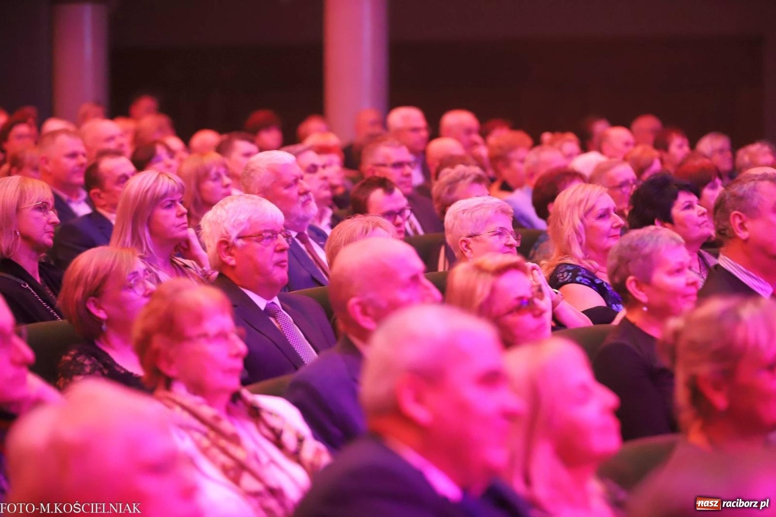 Zdjęcie w galerii na portalu naszraciborz.pl: Tak raciborzanie witali nowy rok w RCK. Filmowa gala sylwestrowa [FOTO i WIDEO] wiadomości z regionu