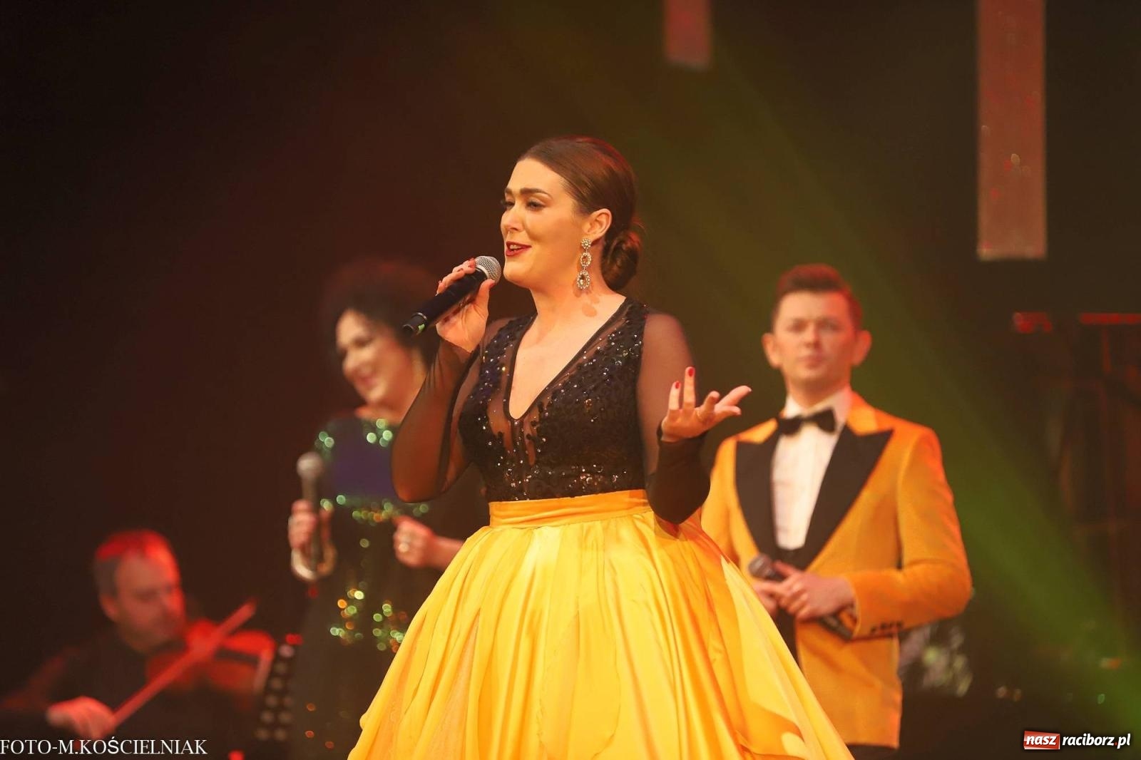 Zdjęcie w galerii na portalu naszraciborz.pl: Tak raciborzanie witali nowy rok w RCK. Filmowa gala sylwestrowa [FOTO i WIDEO] wiadomości z regionu