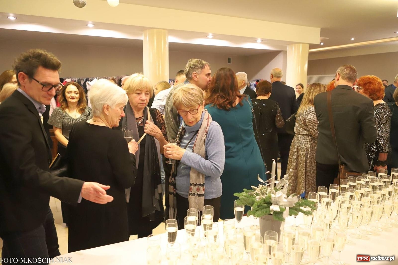 Zdjęcie w galerii na portalu naszraciborz.pl: Tak raciborzanie witali nowy rok w RCK. Filmowa gala sylwestrowa [FOTO i WIDEO] wiadomości z regionu