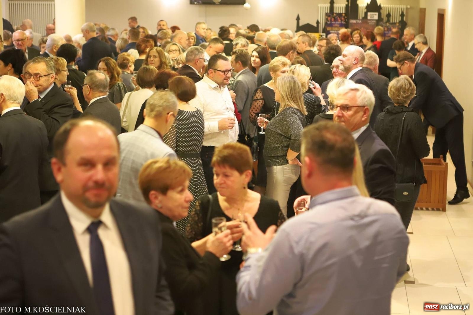 Zdjęcie w galerii na portalu naszraciborz.pl: Tak raciborzanie witali nowy rok w RCK. Filmowa gala sylwestrowa [FOTO i WIDEO] wiadomości z regionu