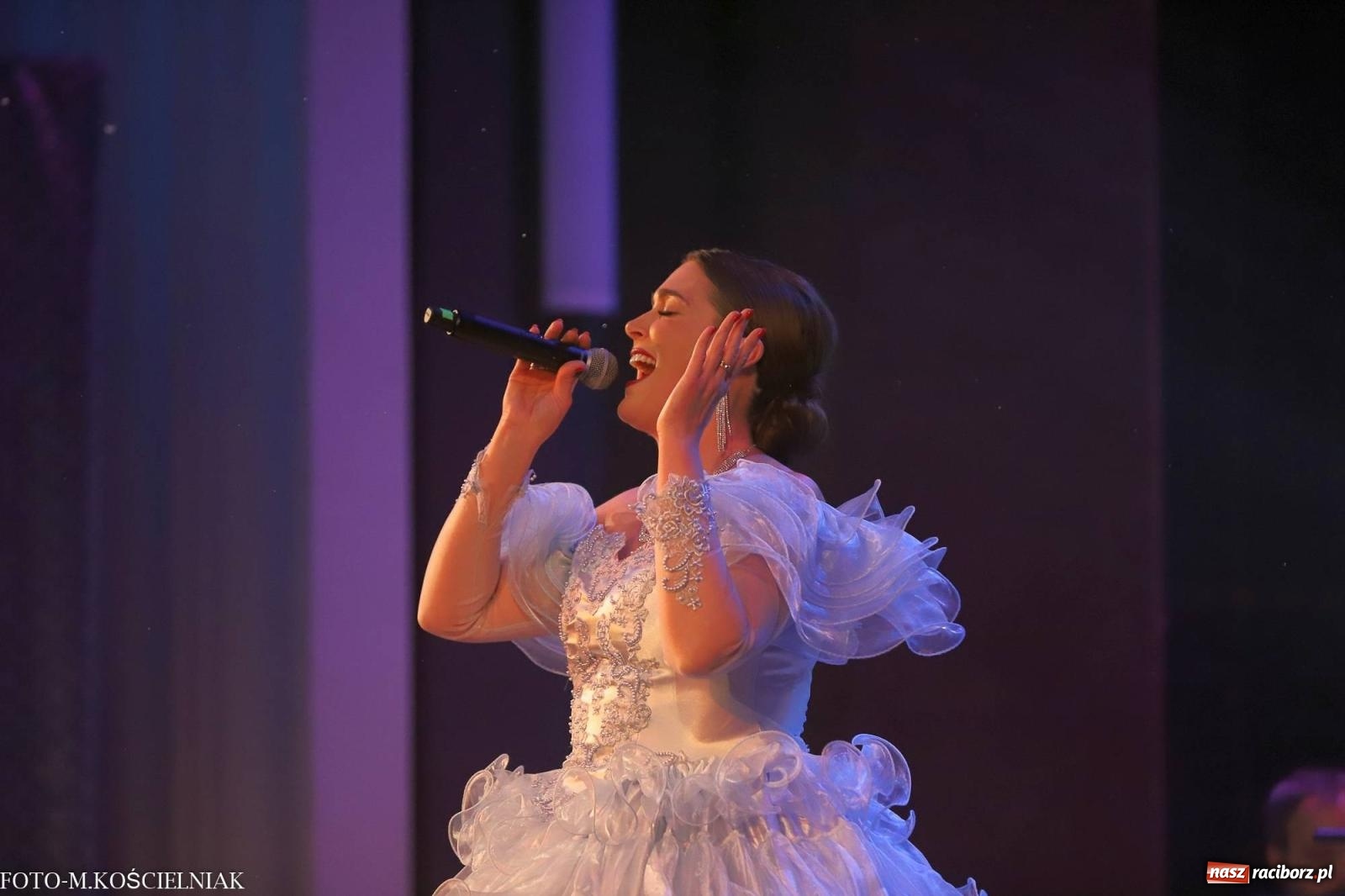 Zdjęcie w galerii na portalu naszraciborz.pl: Tak raciborzanie witali nowy rok w RCK. Filmowa gala sylwestrowa [FOTO i WIDEO] wiadomości z regionu