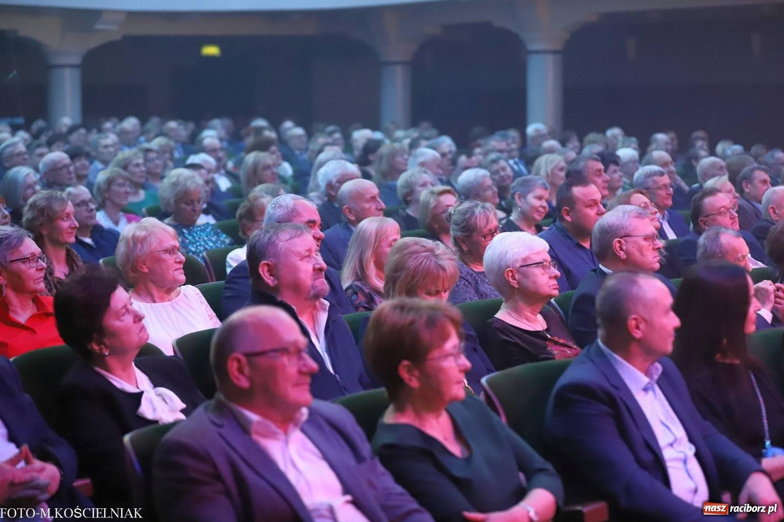Zdjęcie w galerii na portalu naszraciborz.pl: Tak raciborzanie witali nowy rok w RCK. Filmowa gala sylwestrowa [FOTO i WIDEO] wiadomości z regionu