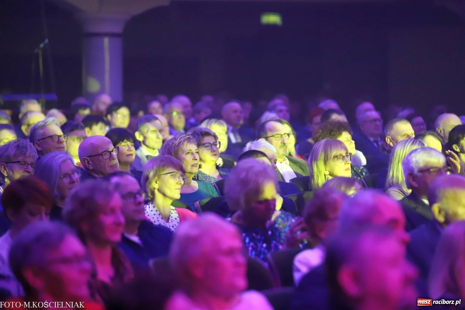 Zdjęcie w galerii na portalu naszraciborz.pl: Tak raciborzanie witali nowy rok w RCK. Filmowa gala sylwestrowa [FOTO i WIDEO] wiadomości z regionu