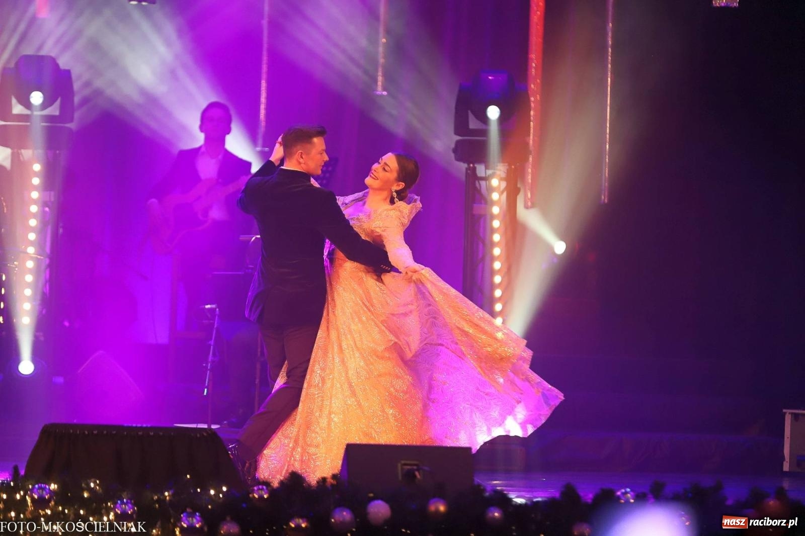 Zdjęcie w galerii na portalu naszraciborz.pl: Tak raciborzanie witali nowy rok w RCK. Filmowa gala sylwestrowa [FOTO i WIDEO] wiadomości z regionu