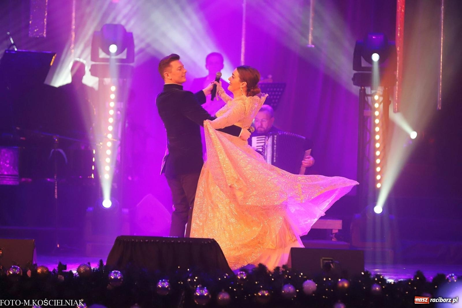 Zdjęcie w galerii na portalu naszraciborz.pl: Tak raciborzanie witali nowy rok w RCK. Filmowa gala sylwestrowa [FOTO i WIDEO] wiadomości z regionu