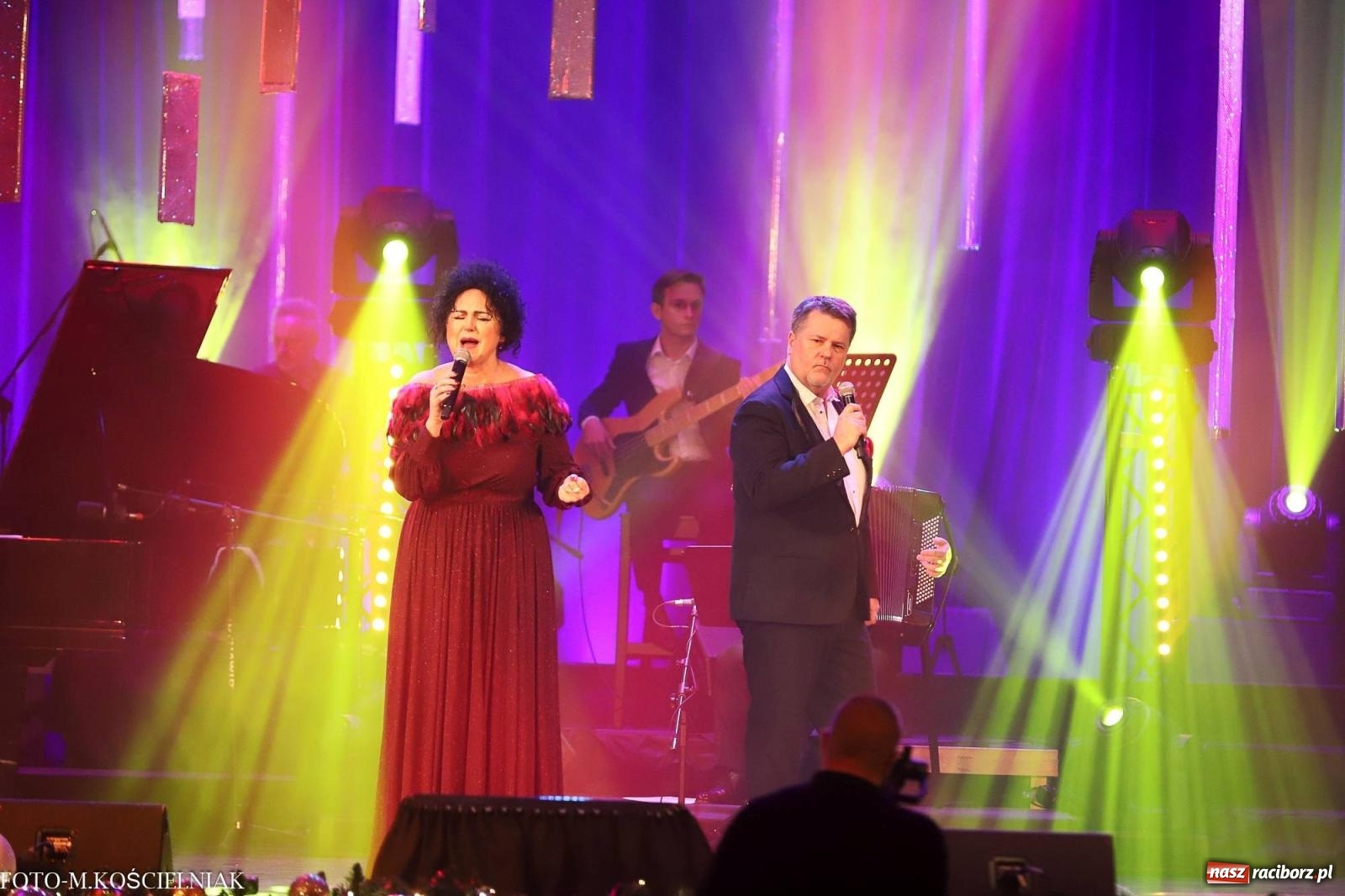 Zdjęcie w galerii na portalu naszraciborz.pl: Tak raciborzanie witali nowy rok w RCK. Filmowa gala sylwestrowa [FOTO i WIDEO] wiadomości z regionu