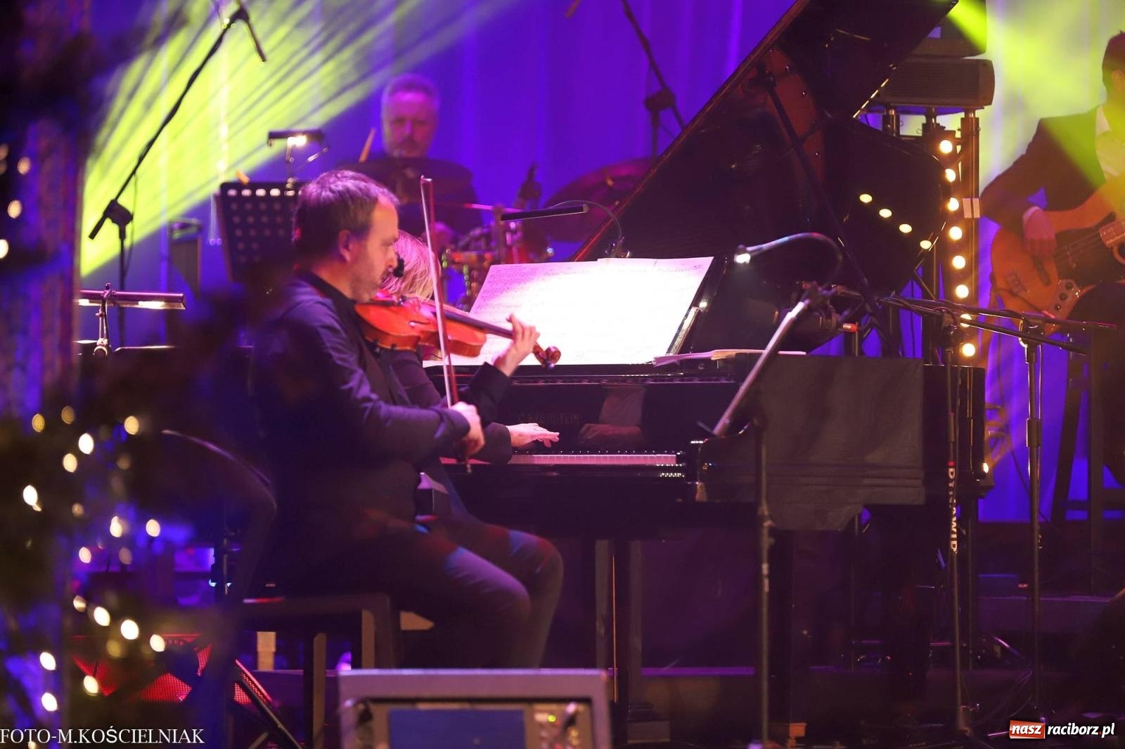 Zdjęcie w galerii na portalu naszraciborz.pl: Tak raciborzanie witali nowy rok w RCK. Filmowa gala sylwestrowa [FOTO i WIDEO] wiadomości z regionu