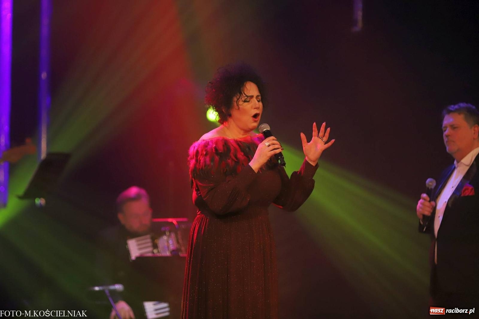 Zdjęcie w galerii na portalu naszraciborz.pl: Tak raciborzanie witali nowy rok w RCK. Filmowa gala sylwestrowa [FOTO i WIDEO] wiadomości z regionu