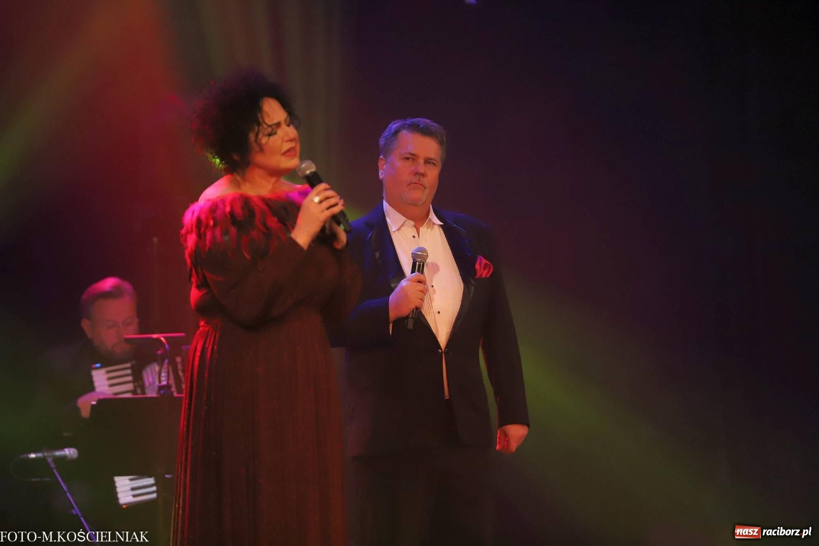 Zdjęcie w galerii na portalu naszraciborz.pl: Tak raciborzanie witali nowy rok w RCK. Filmowa gala sylwestrowa [FOTO i WIDEO] wiadomości z regionu