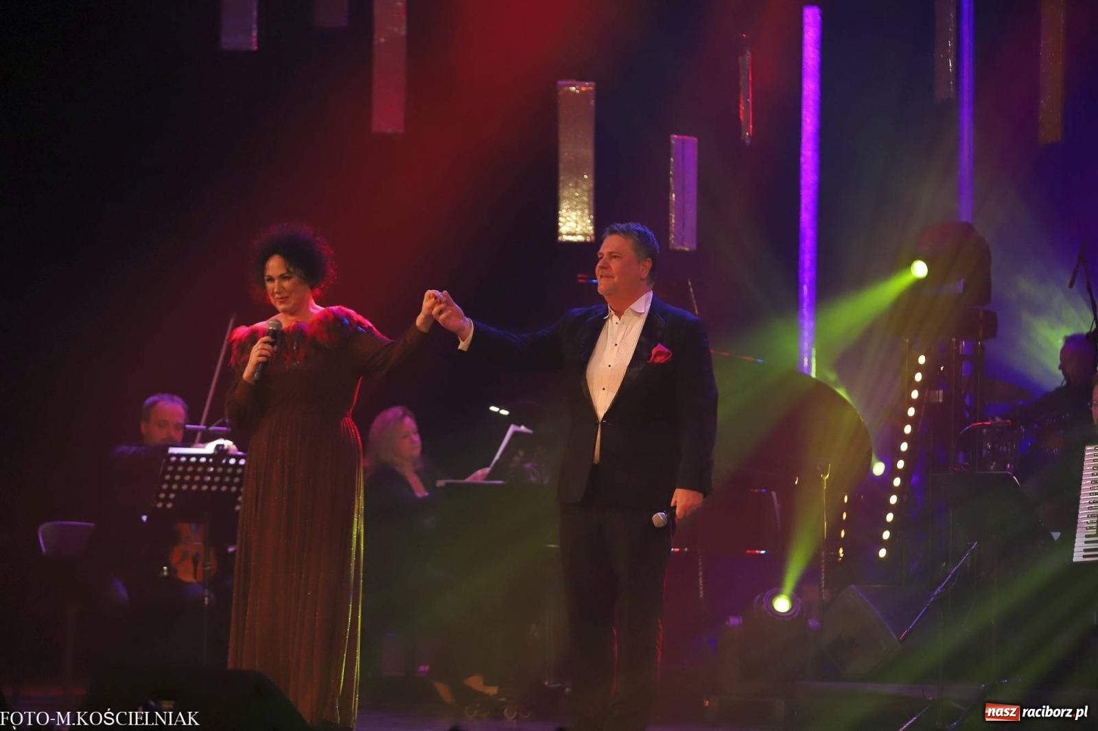 Zdjęcie w galerii na portalu naszraciborz.pl: Tak raciborzanie witali nowy rok w RCK. Filmowa gala sylwestrowa [FOTO i WIDEO] wiadomości z regionu