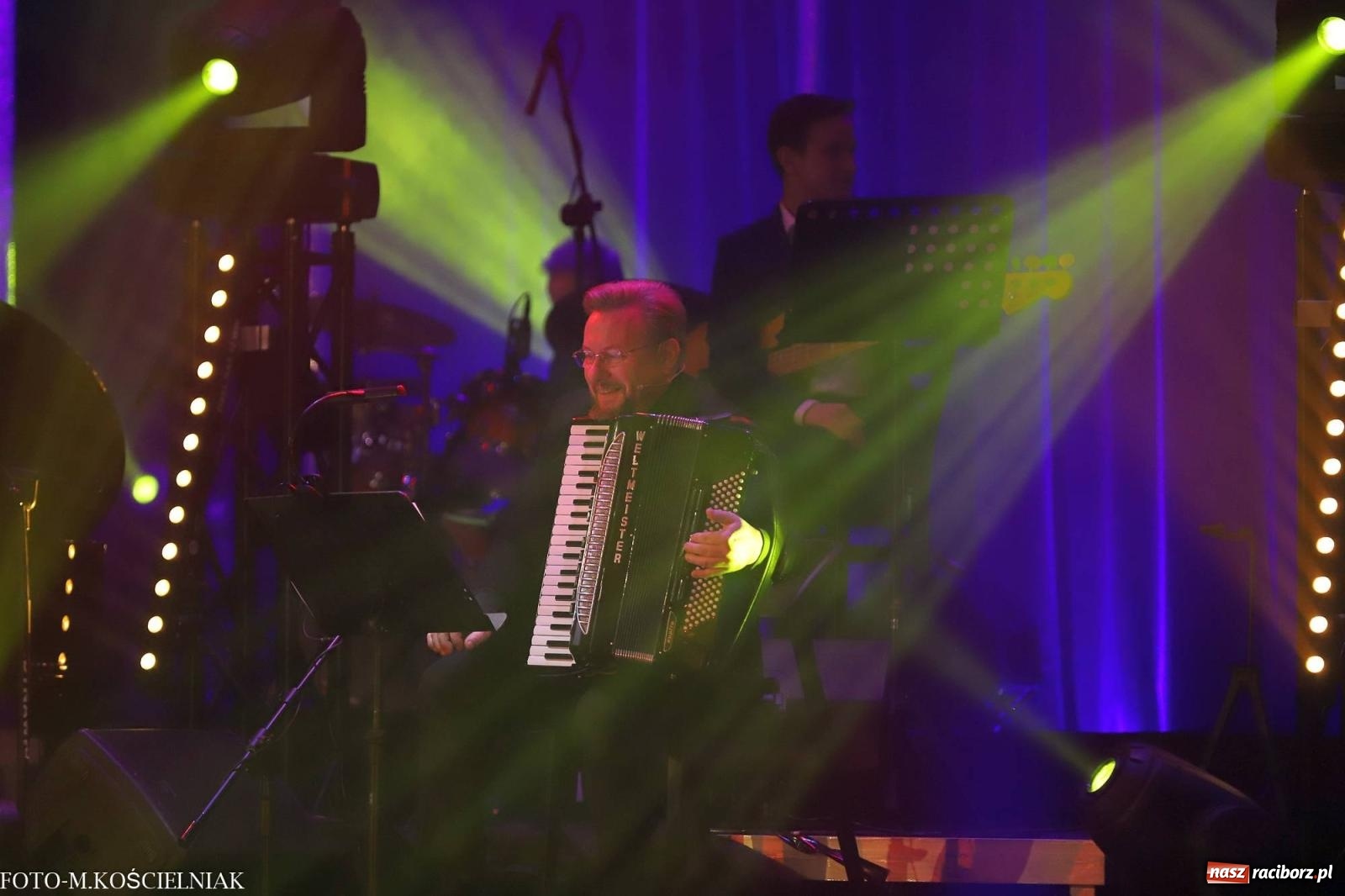 Zdjęcie w galerii na portalu naszraciborz.pl: Tak raciborzanie witali nowy rok w RCK. Filmowa gala sylwestrowa [FOTO i WIDEO] wiadomości z regionu