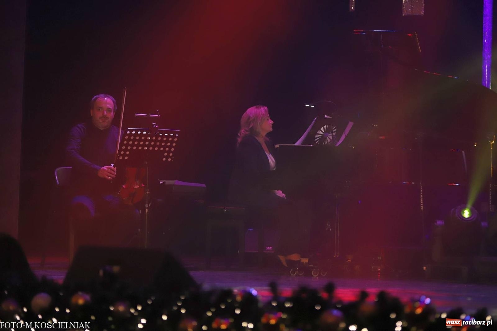 Zdjęcie w galerii na portalu naszraciborz.pl: Tak raciborzanie witali nowy rok w RCK. Filmowa gala sylwestrowa [FOTO i WIDEO] wiadomości z regionu