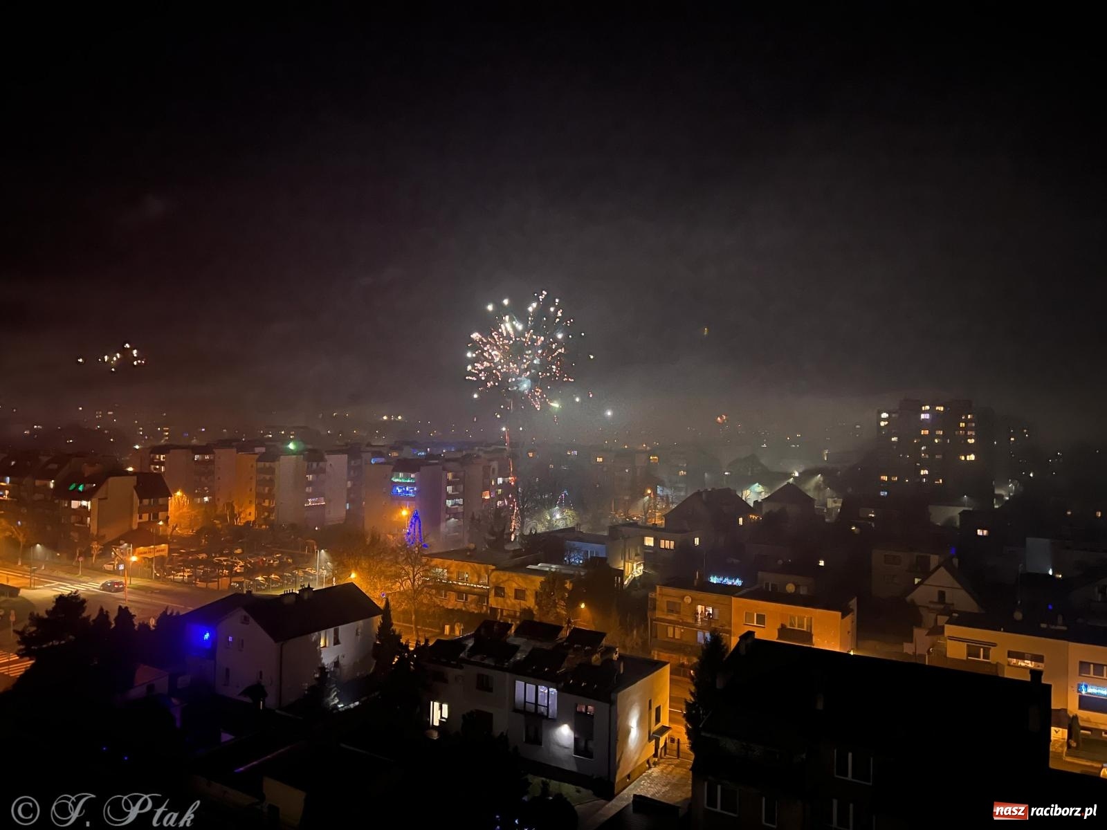 Zdjęcie w galerii na portalu naszraciborz.pl: Sylwestrowe migawki z Raciborza [FOTO i WIDEO] wiadomości z regionu
