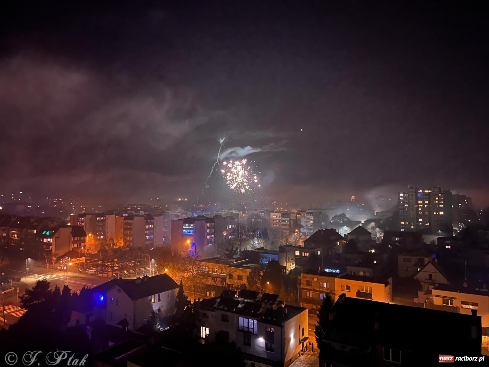 Zdjęcie w galerii na portalu naszraciborz.pl: Sylwestrowe migawki z Raciborza [FOTO i WIDEO] wiadomości z regionu