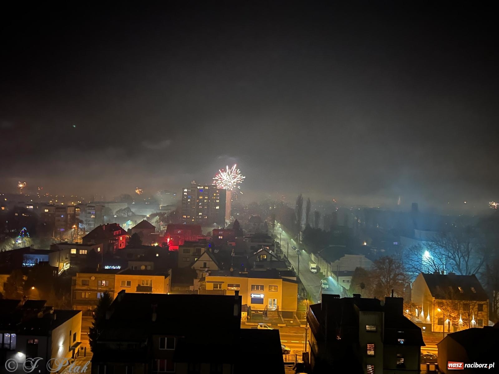 Zdjęcie w galerii na portalu naszraciborz.pl: Sylwestrowe migawki z Raciborza [FOTO i WIDEO] wiadomości z regionu