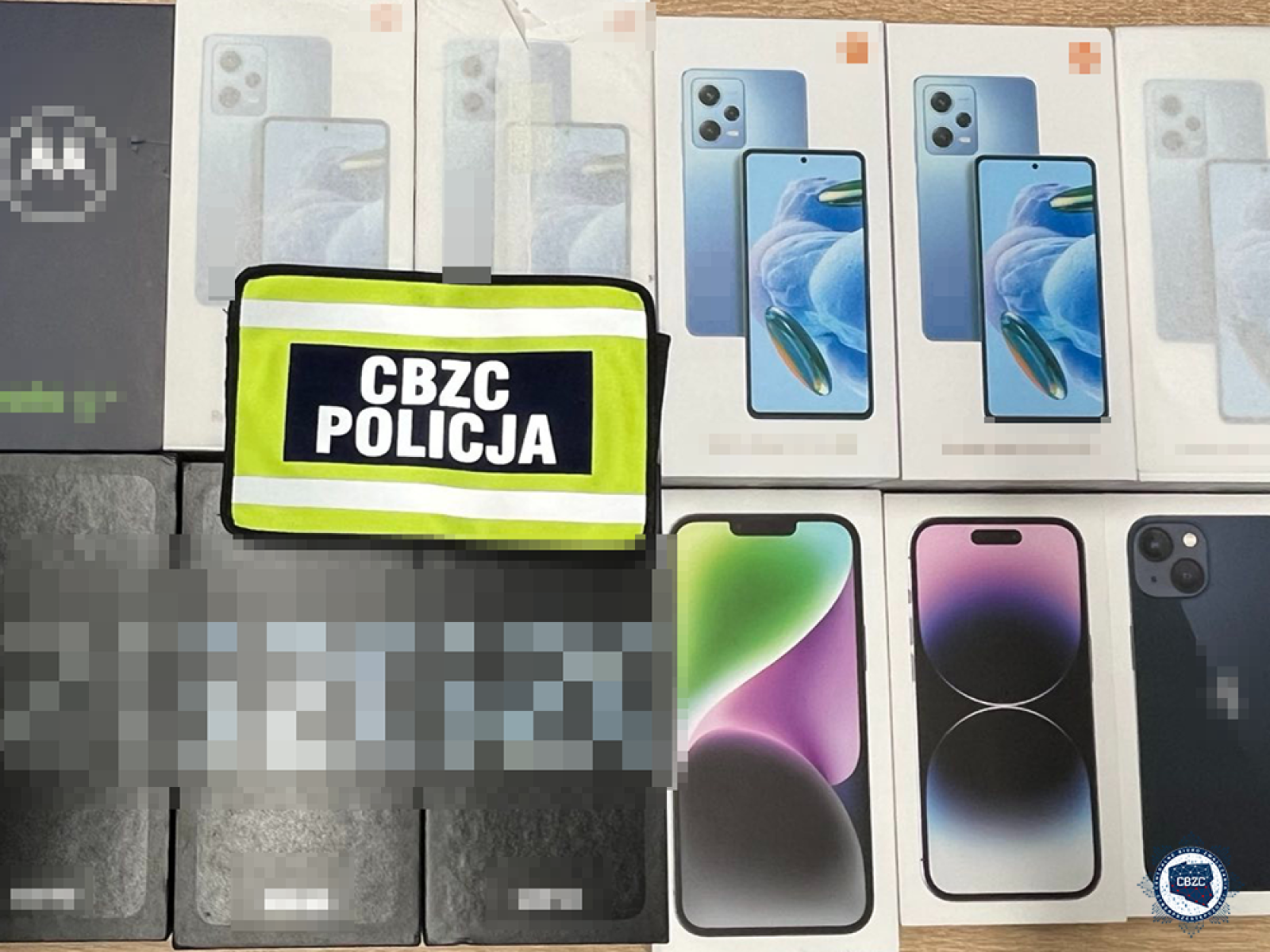 Zdjęcie w galerii na portalu naszraciborz.pl: Śląska policja rozbiła szajkę oszustów internetowych. Bazowali na danych z darknetu wiadomości z regionu