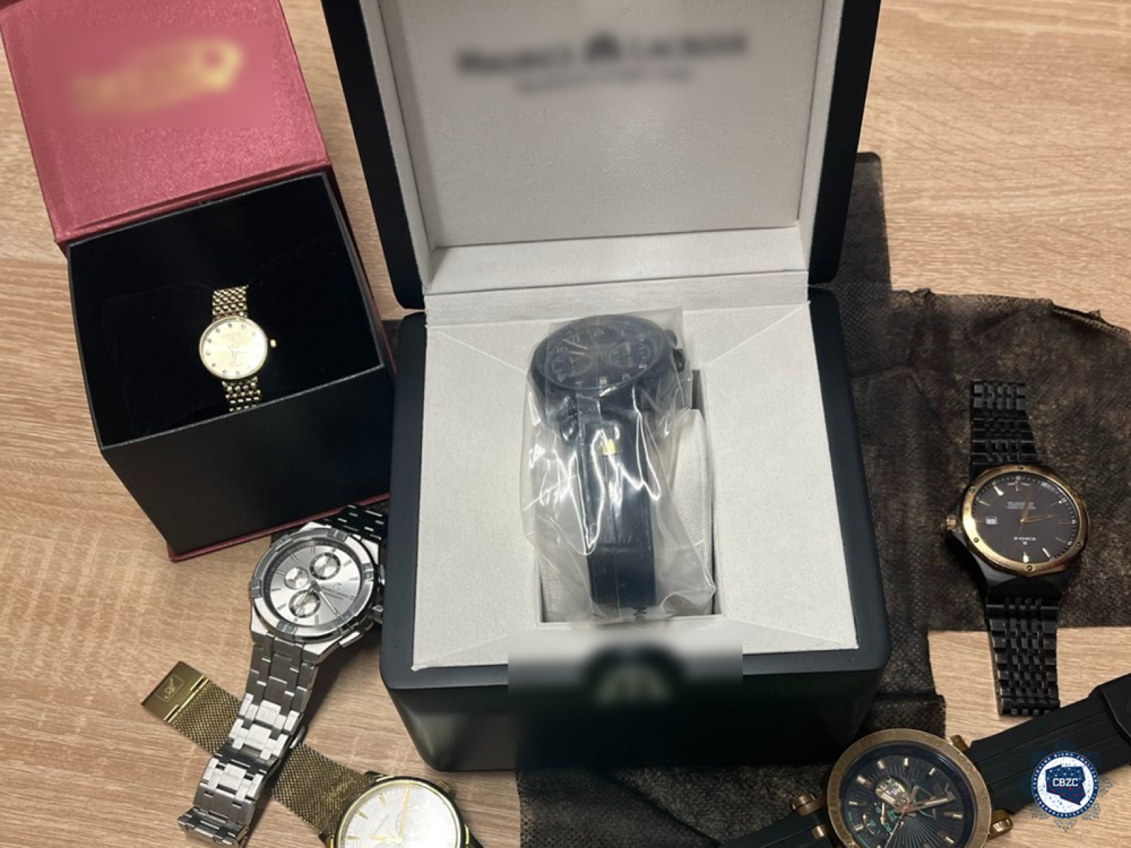 Zdjęcie w galerii na portalu naszraciborz.pl: Śląska policja rozbiła szajkę oszustów internetowych. Bazowali na danych z darknetu wiadomości z regionu