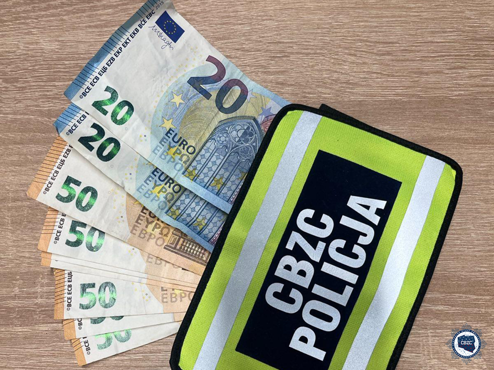 Zdjęcie w galerii na portalu naszraciborz.pl: Śląska policja rozbiła szajkę oszustów internetowych. Bazowali na danych z darknetu wiadomości z regionu