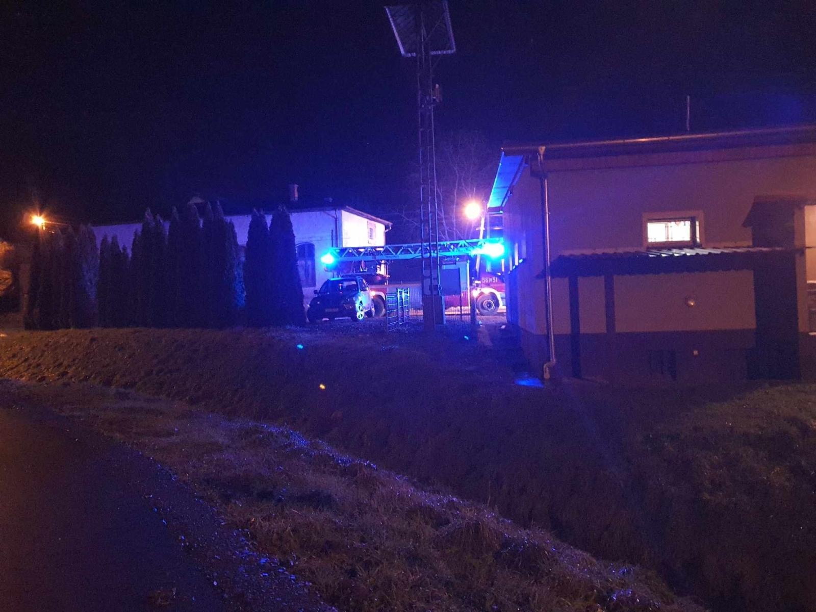 Zdjęcie w galerii na portalu naszraciborz.pl: Pożar w Brzeźnicy. Pięć zastępów w akcji wiadomości z regionu