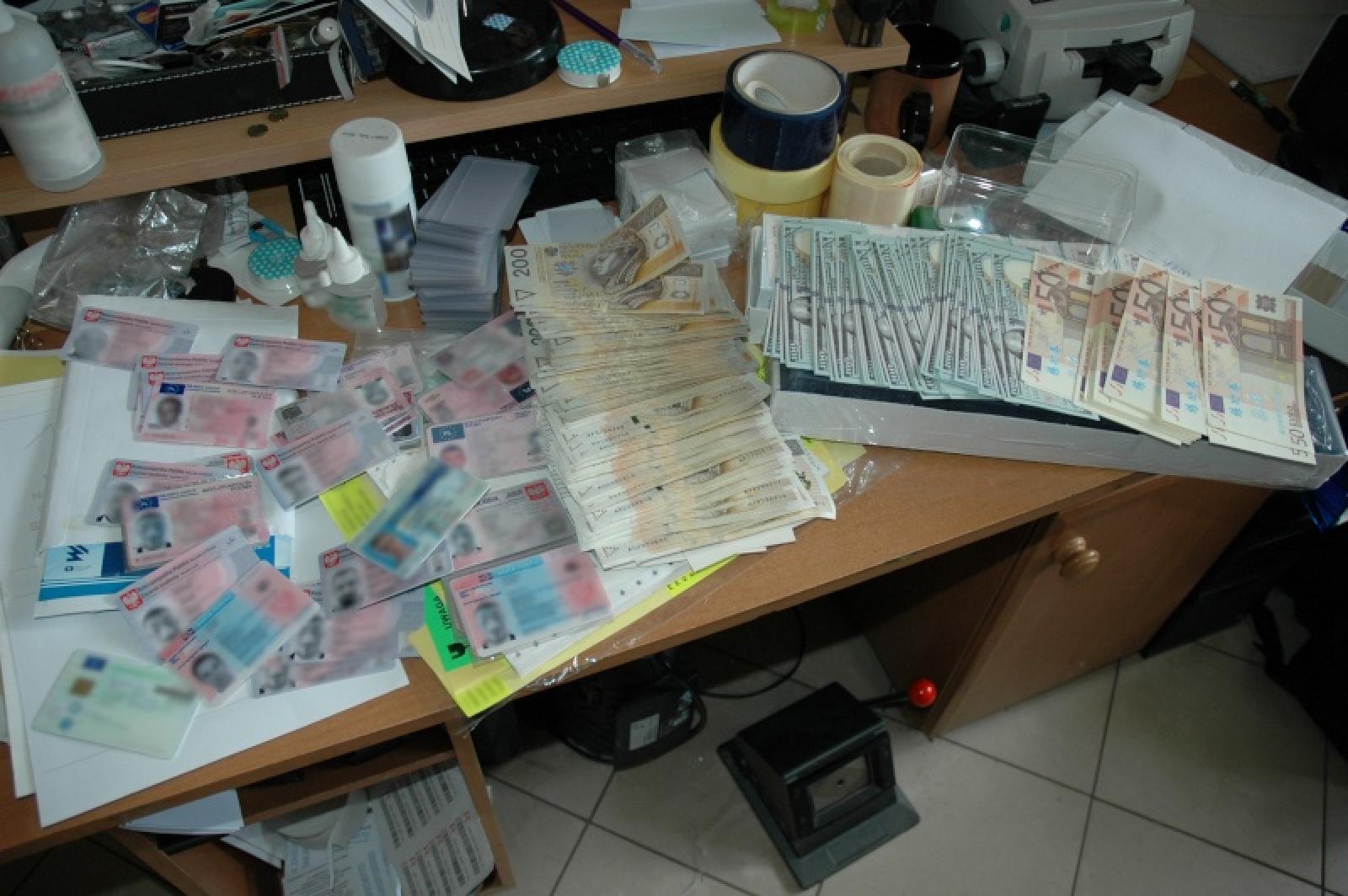 Zdjęcie w galerii na portalu naszraciborz.pl: Fałszerze dokumentów staną przed sądem wiadomości z regionu