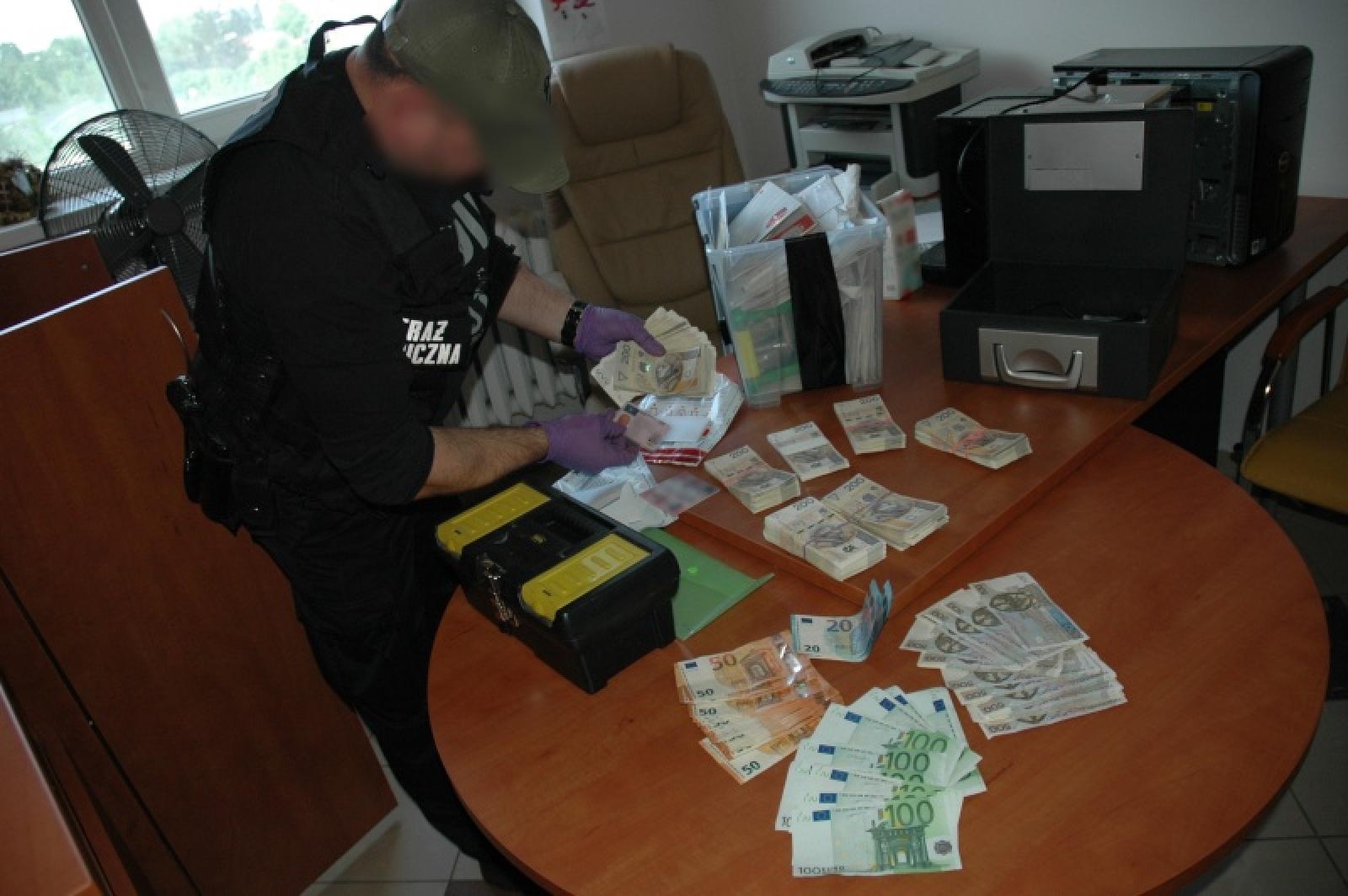 Zdjęcie w galerii na portalu naszraciborz.pl: Fałszerze dokumentów staną przed sądem wiadomości z regionu