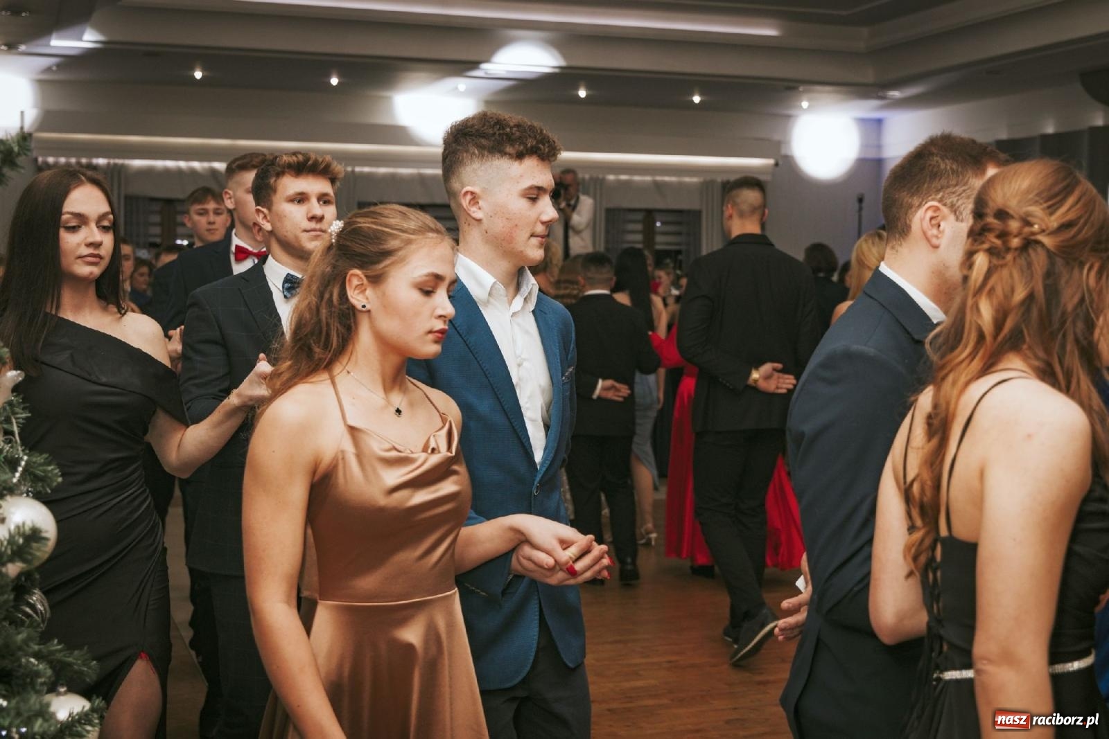 Zdjęcie w galerii na portalu naszraciborz.pl: W ZSOMS studniówka i Abraham [FOTO i WIDEO] wiadomości z regionu