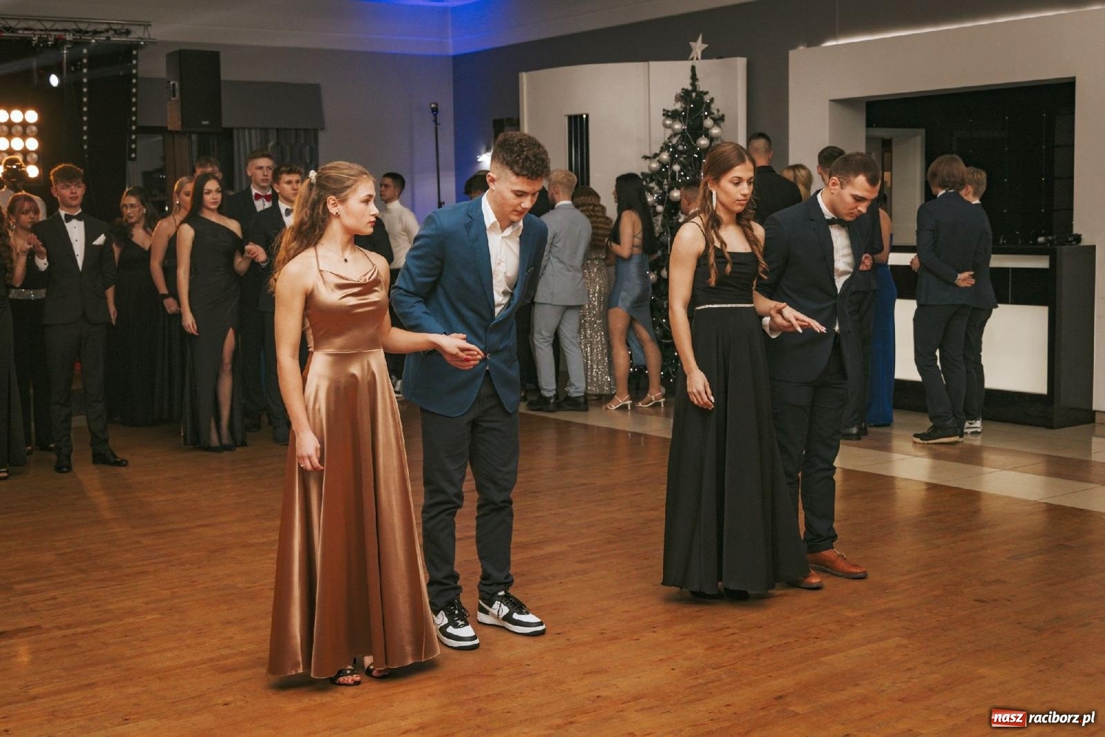 Zdjęcie w galerii na portalu naszraciborz.pl: W ZSOMS studniówka i Abraham [FOTO i WIDEO] wiadomości z regionu