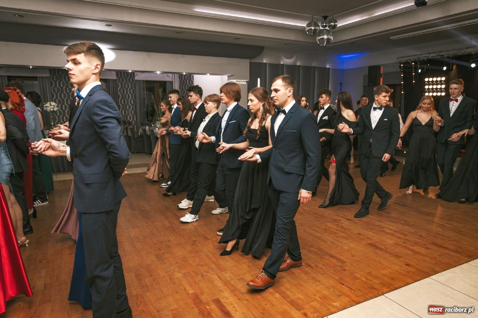 Zdjęcie w galerii na portalu naszraciborz.pl: W ZSOMS studniówka i Abraham [FOTO i WIDEO] wiadomości z regionu