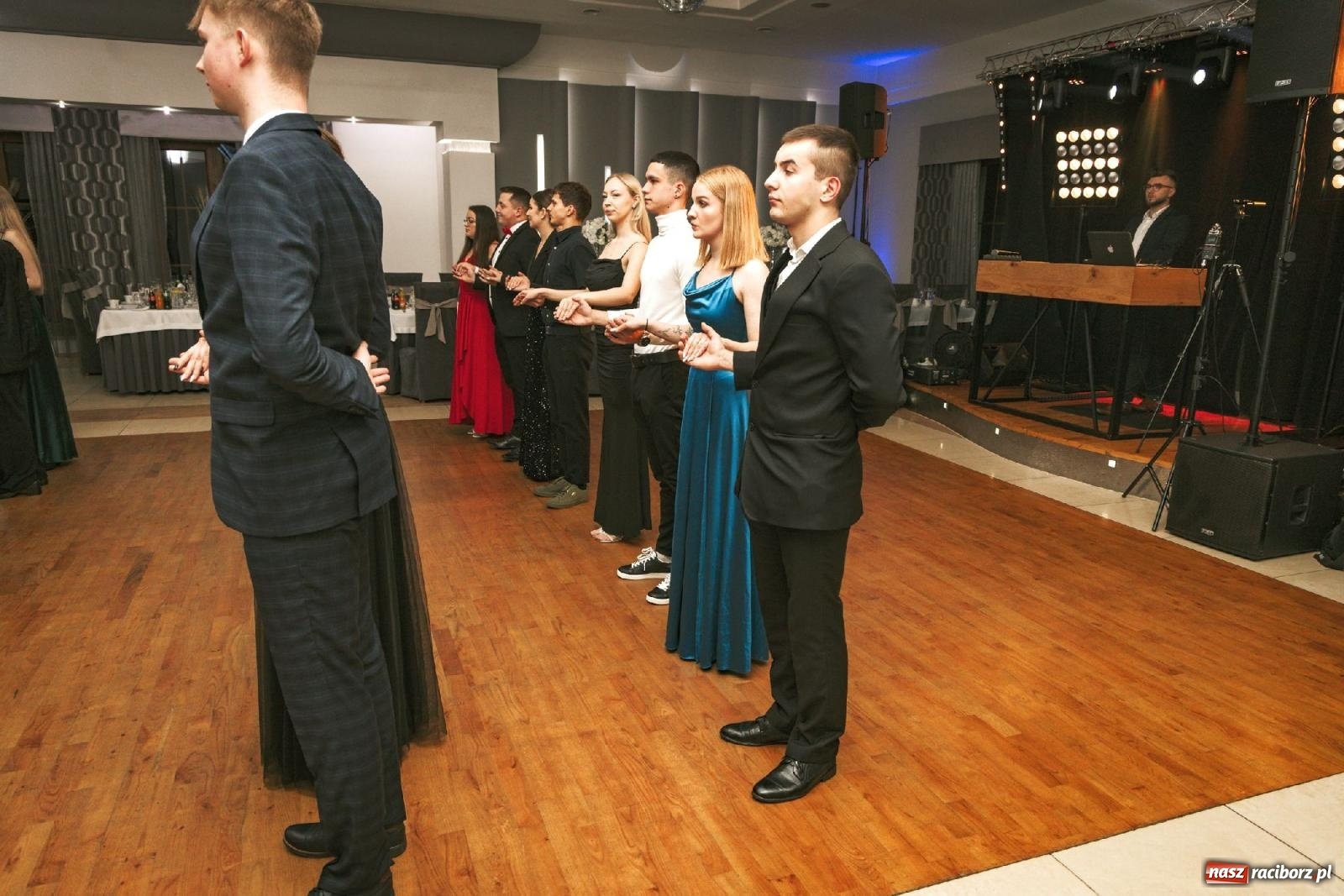 Zdjęcie w galerii na portalu naszraciborz.pl: W ZSOMS studniówka i Abraham [FOTO i WIDEO] wiadomości z regionu