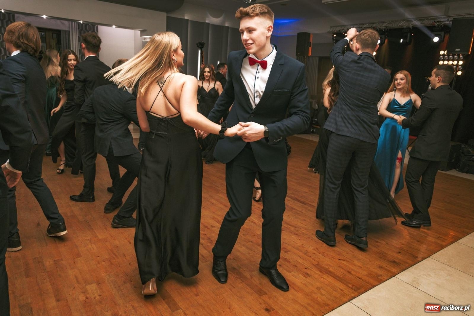 Zdjęcie w galerii na portalu naszraciborz.pl: W ZSOMS studniówka i Abraham [FOTO i WIDEO] wiadomości z regionu