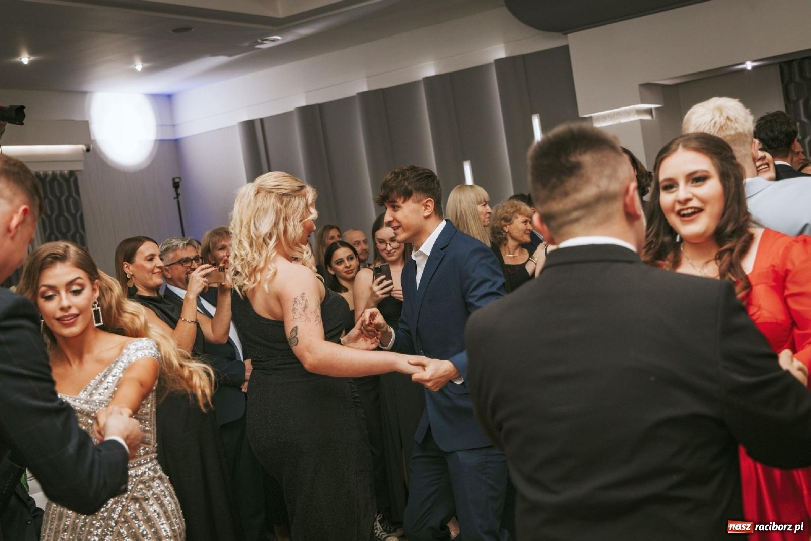 Zdjęcie w galerii na portalu naszraciborz.pl: W ZSOMS studniówka i Abraham [FOTO i WIDEO] wiadomości z regionu