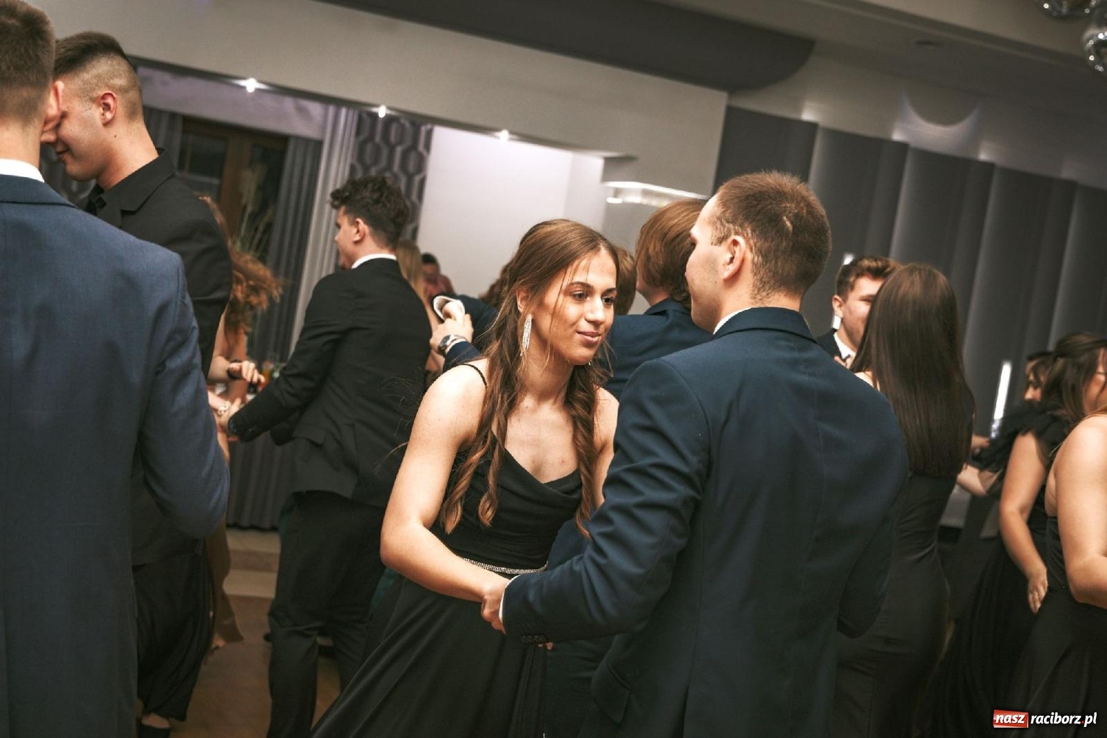 Zdjęcie w galerii na portalu naszraciborz.pl: W ZSOMS studniówka i Abraham [FOTO i WIDEO] wiadomości z regionu