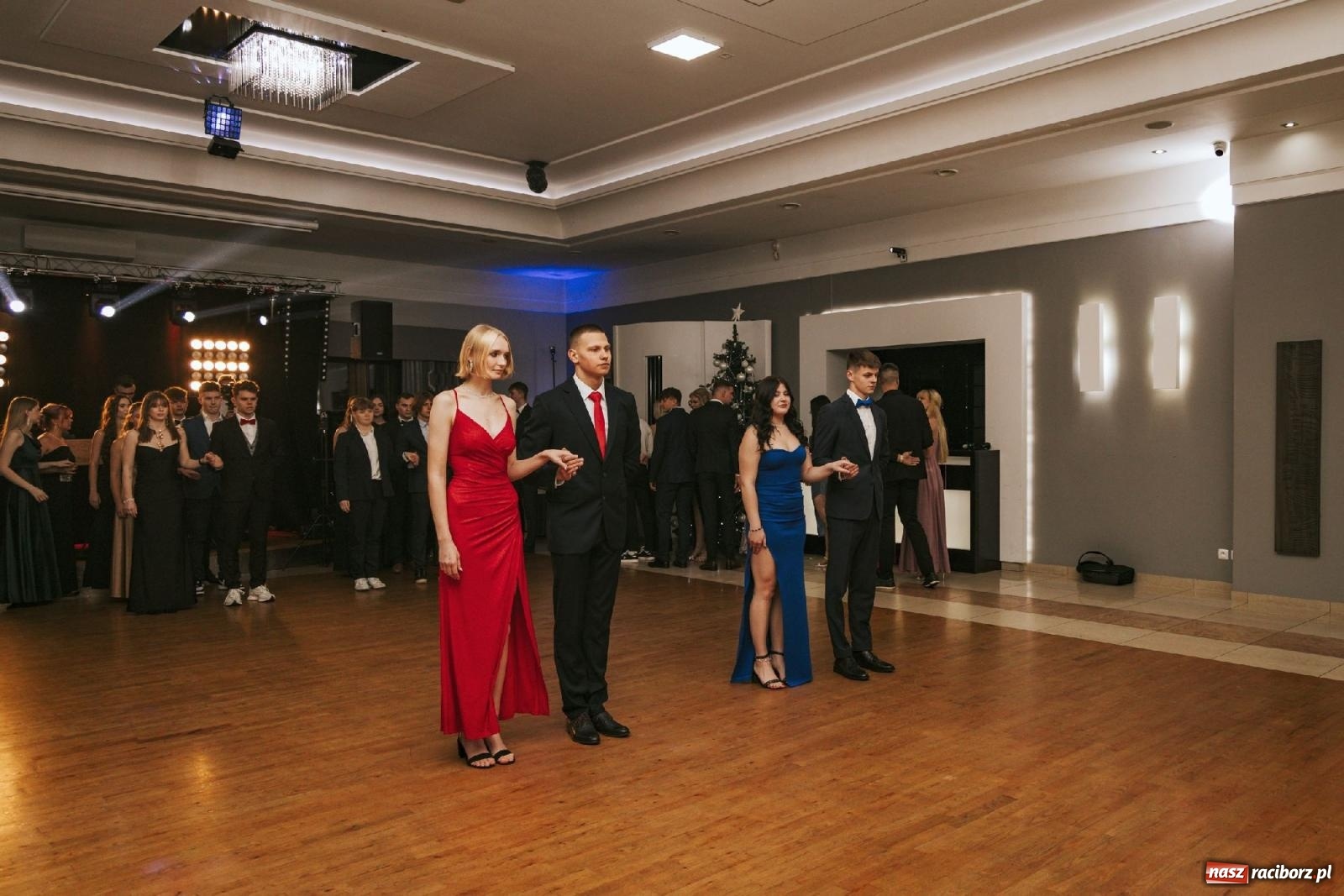 Zdjęcie w galerii na portalu naszraciborz.pl: W ZSOMS studniówka i Abraham [FOTO i WIDEO] wiadomości z regionu