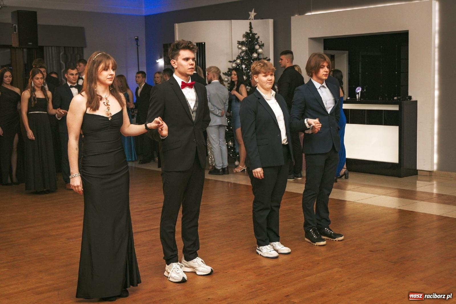 Zdjęcie w galerii na portalu naszraciborz.pl: W ZSOMS studniówka i Abraham [FOTO i WIDEO] wiadomości z regionu