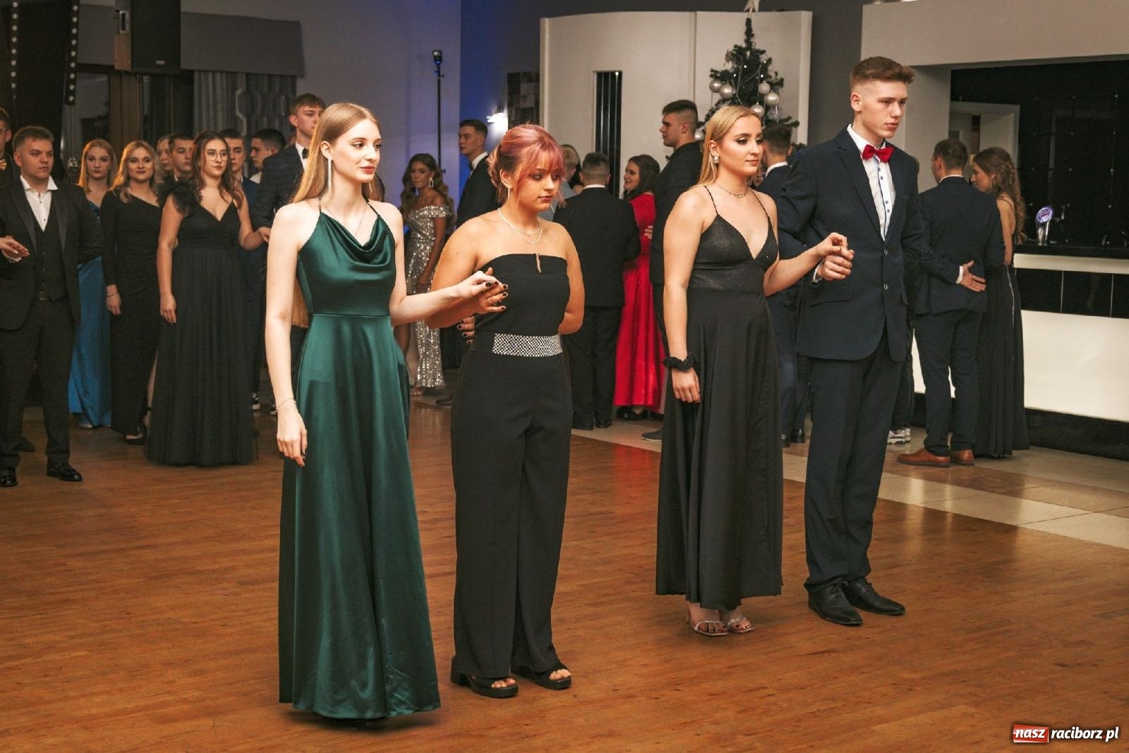 Zdjęcie w galerii na portalu naszraciborz.pl: W ZSOMS studniówka i Abraham [FOTO i WIDEO] wiadomości z regionu