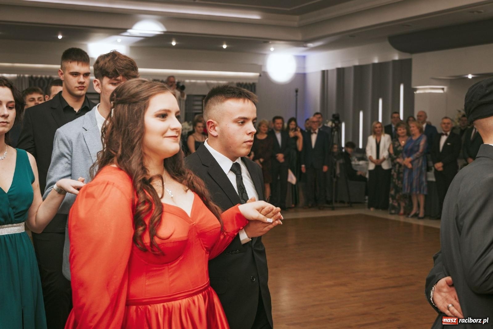 Zdjęcie w galerii na portalu naszraciborz.pl: W ZSOMS studniówka i Abraham [FOTO i WIDEO] wiadomości z regionu